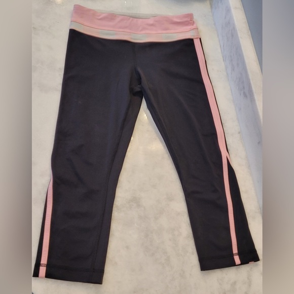 LULULEMON Up To Pace Pink Stripe Waistband Crop Leggings 4 - Picture 11 of 15